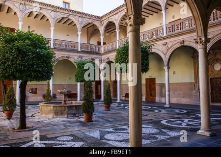 Innenhof des Palacio de Jabalquinto (16. Jahrhundert), Baeza. Provinz Jaén, Andalusien, Spanien Stockfoto