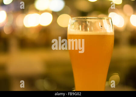 Glas Bier vom Fass Stockfoto