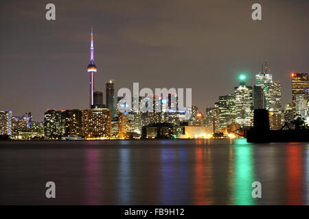 -Städte bei Nacht Serie Toronto Skyline vom Wasser in der Nacht Stockfoto