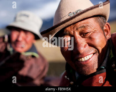 Idesh, der Mann mit den Millionen-Dollar-Lächeln, lokale Herder und Führer in der Kharkhiraa Turgen Nationalpark, Mongolei. Stockfoto