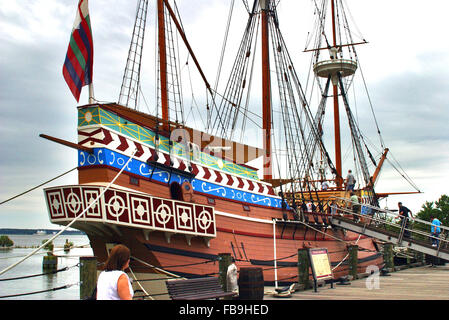 Eine Replik von einem frühen englischen Segelschiff, das beförderte Passagiere in die neue Welt-Siedlung in Jamestown, Virginia im Jahr 1607 Stockfoto