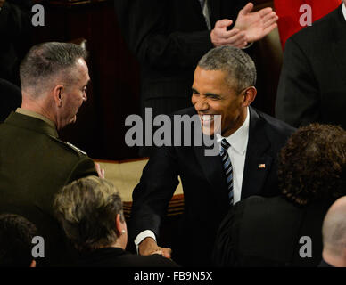 Washington, DC, USA. 12. Januar 2016. US-Präsident Barack Obama kommt auf dem Capitol Hill, seine Rede zur Lage der Union zu einer gemeinsamen Sitzung des Kongresses in Washington, DC, USA, 12. Januar 2016 zu liefern. Bildnachweis: Bao Dandan/Xinhua/Alamy Live-Nachrichten Stockfoto