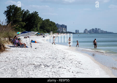 Naples, Florida, Delnor-Wiggins Pass State Park, Golf von Mexiko, Sand, Strände, Sonnenanbeter, Besucher reisen Reise touristischer Tourismus Wahrzeichen lan Stockfoto