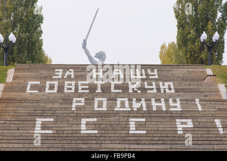 Volgograd, Russland - 5. November 2015: die Inschrift "Für unsere sowjetischen Heimat USSR" am Main Treppe vom Eingang der Stockfoto