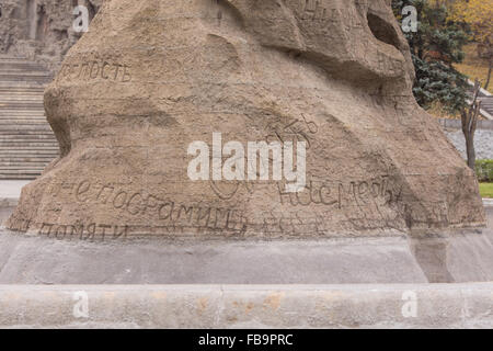 Volgograd, Russland - 5. November 2015: Inschriften "Stand bis zum Tod" und "Keine Schande" Skulptur "Stand bis zum Tod", th Stockfoto