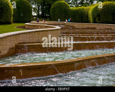 Die Wasserfall-Funktion bei Alnwick Gardens in Northumberland England UK designed by Jacques und Peter Wirtz Stockfoto