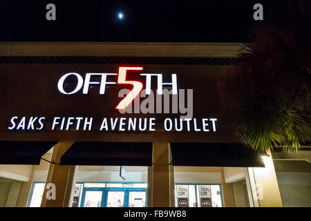 Florida Ellenton, Premium Outlets, ab 5., Sacks Fifth Avenue Outlet, Shopping Shopper Shopper shoppen shoppen shoppen shoppen Geschäfte Markt Märkte Marktplatz kaufen verkaufen, reta Stockfoto