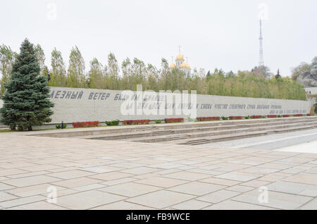 Volgograd, Russland - 5. November 2015: Herbst-Blick auf der linken Seite des Platzes der Helden historische Gedenkstätte "zum Helden Stockfoto