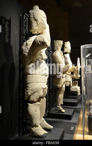 Riesige Statuen von Monte Prama, National Museum of Archaeology von Cagliari, Sardinien, Italien Stockfoto