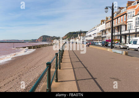 Sidmouth Promenade Prom und Strandpromenade Devon England UK mit Blick entlang der Jurassic Coast Stockfoto