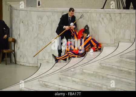 Vatikan. 13. Januar 2016. Papst Francis während seiner wöchentlichen Generalaudienz Mittwoch im Klassenzimmer Paul VI., an der Vatica Credit: Silvia Lore / Alamy Live News Stockfoto