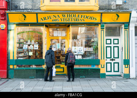 Die Arjuna Vollwert- und vegetarische Lebensmittel unabhängigen Shop in Mill Road Cambridge UK Stockfoto