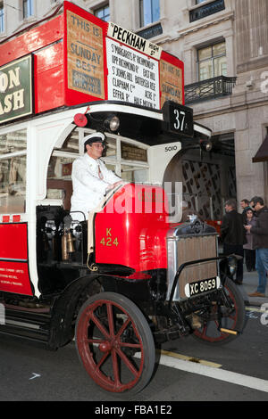 Ein AEC-K-Typ, 1920 Omnibus K424 auf dem Display an der Regents Street Motor Show 2015. Stockfoto