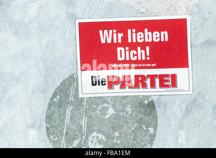 Aufkleber von satirischen Partei Widerspruch Partei , sagen: Wir lieben dich!, Widerspruch Partei  zu stimmen, denn es eine sehr gute Party ist Stockfoto