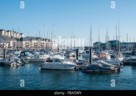 Boote vertäut am Yachthafen in Aberystwyth, Wales. Stockfoto