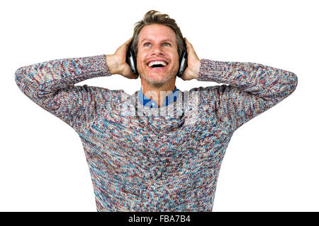 Glücklicher Mann anhören von Musik Stockfoto