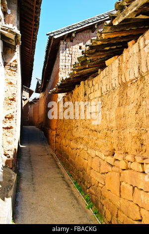 Umliegenden Land Tal, Dörfer, Shizhong Tempel Interieur, Schule, Türöffnungen, Mais, Reis, Getreide, Shaxi, Yunnan Provinz, VR China, China Stockfoto