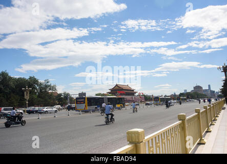 Tiananmen-Turm und Changan-Straße in Peking, China. Stockfoto