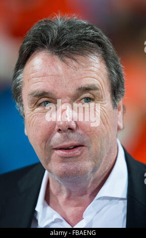 Dubai, UEA. 12. Januar 2016. Frankfurts Vorstandsvorsitzender Heribert Bruchhagen abgebildet vor der Fußball-Testspiel des Fußball-Bundesligisten Borussia Dortmund gegen Eintracht Frankfurt in der Maktoum bin Rashid al Maktoum Stadion in Dubai, UEA, 12. Januar 2016. Foto: Guido Kirchner/Dpa/Alamy Live News Stockfoto