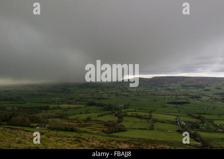 Longridge, Preston, UK. 13. Januar 2016. UK Wetter: Leichte Schneeschauer auf Longridge fiel und es ist die Prognose von starkem Schneefall Duschen heute Abend für den Norden und westlich von der UK-Credit: Gary Telford/Alamy live-Nachrichten Stockfoto