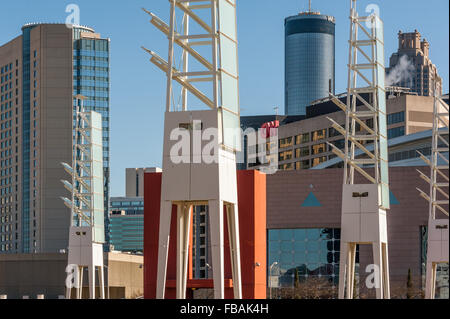 Atlanta Downtown Szene aus Georgien Wold Kongresszentrum mit Blick auf CNN, State Farm Arena, Peachtree Plaza und Omni Hotel. USA. Stockfoto