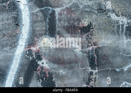 Textur von einer Betonmauer zeigt viele Schattierungen von grau Stockfoto