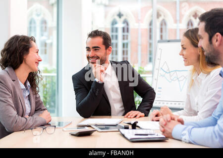 Blick auf einen Boss Überschrift ein Geschäft Wiedersehen mit Partnern Stockfoto