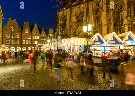 Weihnachtsmarkt in der Altstadt, Innenstadt, Münster, Westfalen, Deutschland, Lamberti-Kirchplatz Stockfoto