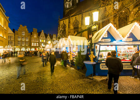 Weihnachtsmarkt in der Altstadt, Innenstadt, Münster, Westfalen, Deutschland, Lamberti-Kirchplatz Stockfoto