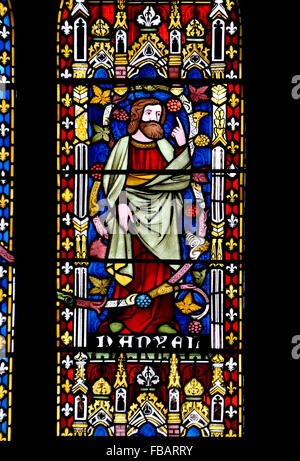 London, England, Vereinigtes Königreich. Allerheiligenkirche, Margaret Street. Glasmalerei: Westfenster (1877 von Alexander Gibbs) Daniel Stockfoto
