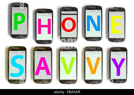 Telefon-versierte ausgeschrieben auf Handy-Bildschirme vor weißem Hintergrund fotografiert. Stockfoto