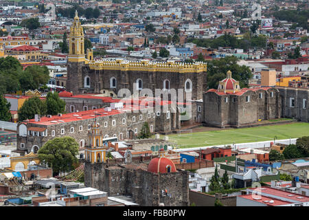 Convento Franciscano de San Gabriel Arcangel in Cholula, Mexiko. Mexikos älteste römisch-katholische Kirche stammt aus dem Jahre 1549. Stockfoto