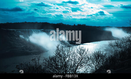 Niagara Falls, Ontario, Kanada, in der Nacht, gebildet, um zu schauen, wie es möglicherweise, wenn sie entdeckt wurde Stockfoto