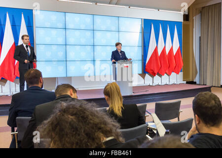 Warschau, Polen. 13. Januar 2016. Der polnische Premierminister Beata Szydlo während der Pressekonferenz am 13. Januar 2016 in Warschau, Polen. Bildnachweis: MW/Alamy Live-Nachrichten Stockfoto