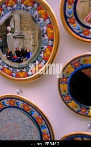 Córdoba.Andalusia Spanien: Shop Souvenirs. In Magistralen González Francés Straße, vor der Moschee-Kathedrale Stockfoto