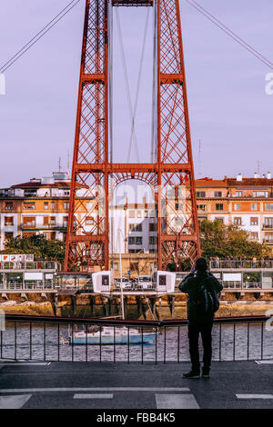 Transporter-Brücke verbindet die Städte von Portugalete und Getxo, Vizcaya Brücke, Baskenland, Spanien. Stockfoto