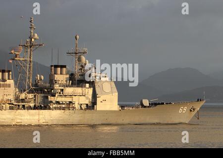 USS Vicksburg, Ticonderoga-Klasse Lenkflugkörper Kreuzer der US Navy, während die Ankünfte für Übung Joint Warrior 14-2. Stockfoto