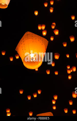 Laternen, schwebend in Himmel in Pingxi, Taiwan Stockfoto