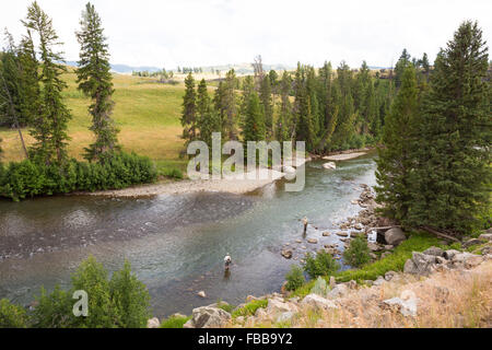 Fliegenfischer arbeiten Flusses Lamar im Yellowstone-Nationalpark Stockfoto