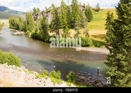 Fliegenfischer arbeiten Flusses Lamar im Yellowstone-Nationalpark Stockfoto