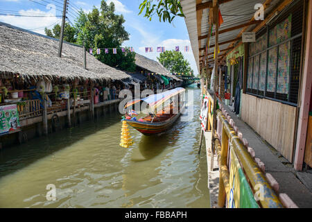 Longtail-Boot auf der Thonburi-Kanal in Bangkok, Thailand Stockfoto