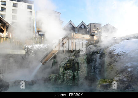 Yubatake (Hot Wasserfeld) von Kusatsu Onsen, Agatsuma, Gunma, Japan Stockfoto