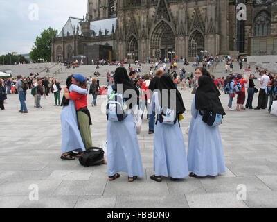 Empfang einer Gruppe von Schwestern beim "Weltjugendtag" in Köln, Deutschland, 2005 Stockfoto