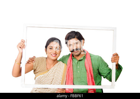 2 indische ländlichen verheiratet paar sitzt Bilderrahmen anzeigen Stockfoto