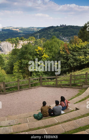 Großbritannien, England, Derbyshire, Matlock Bath, Heights of Abraham, Blick vom Amphitheater über hohe Tor Riber Castle Stockfoto