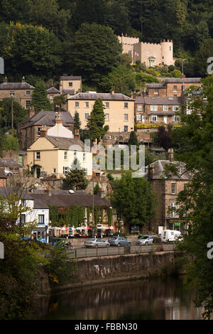 Großbritannien, England, Derbyshire, Matlock Bath, oberen Turm und historische Häuser an steilen Hang oberhalb South Parade Stockfoto