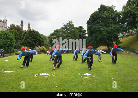 Darsteller in Union Terrace Gardens als Bestandteil der Aberdeen International Youth Festival. Stockfoto