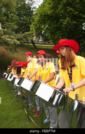 Stahlband in Union Terrace Gardens als Bestandteil der Aberdeen International Youth Festival durchführen. Stockfoto