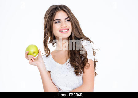 Porträt eines lächelnd wunderschöne Frau Holding Apfel und auf der Suche nach isoliert auf weißem Hintergrund Stockfoto