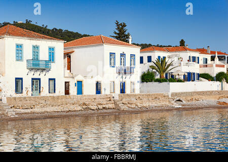 Traditionelle Häuser in der Stadt von Spetses Island, Griechenland Stockfoto